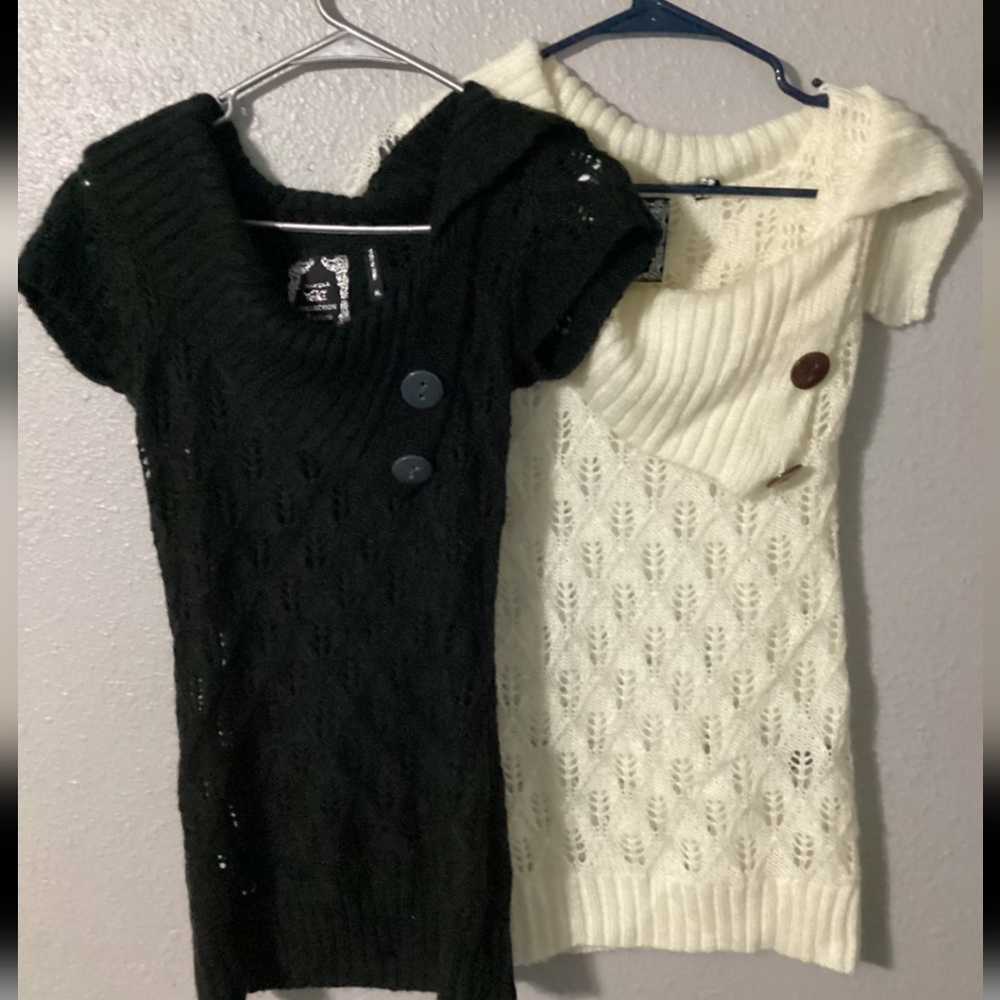 Women New York Yoki Collection Pair of Short Sleeve Sweater Sweaters Size M